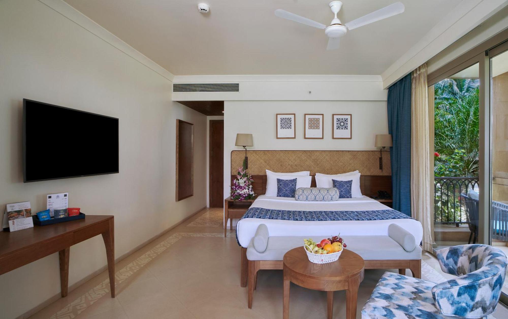 Marquis Beach Resort Candolim Exterior photo