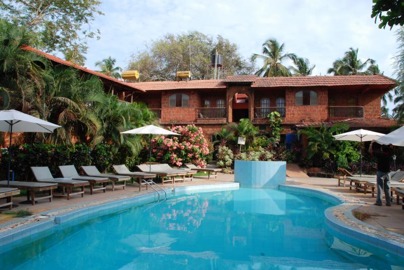 Marquis Beach Resort Candolim Exterior photo